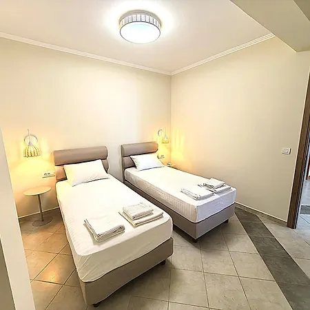 Fotini أيّا إفيميا