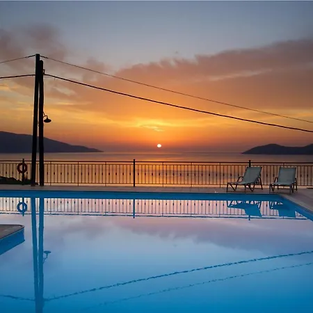 アパート フォティニ